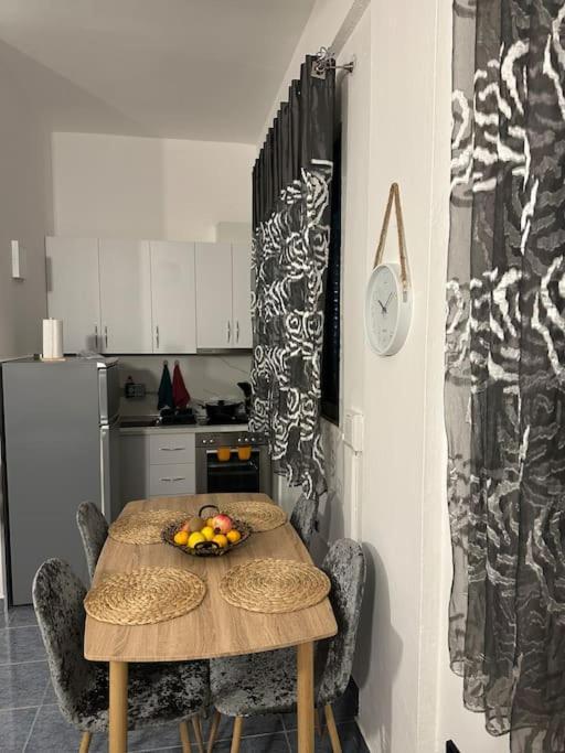 Apartment Near The Centre Of Tirana Bagian luar foto