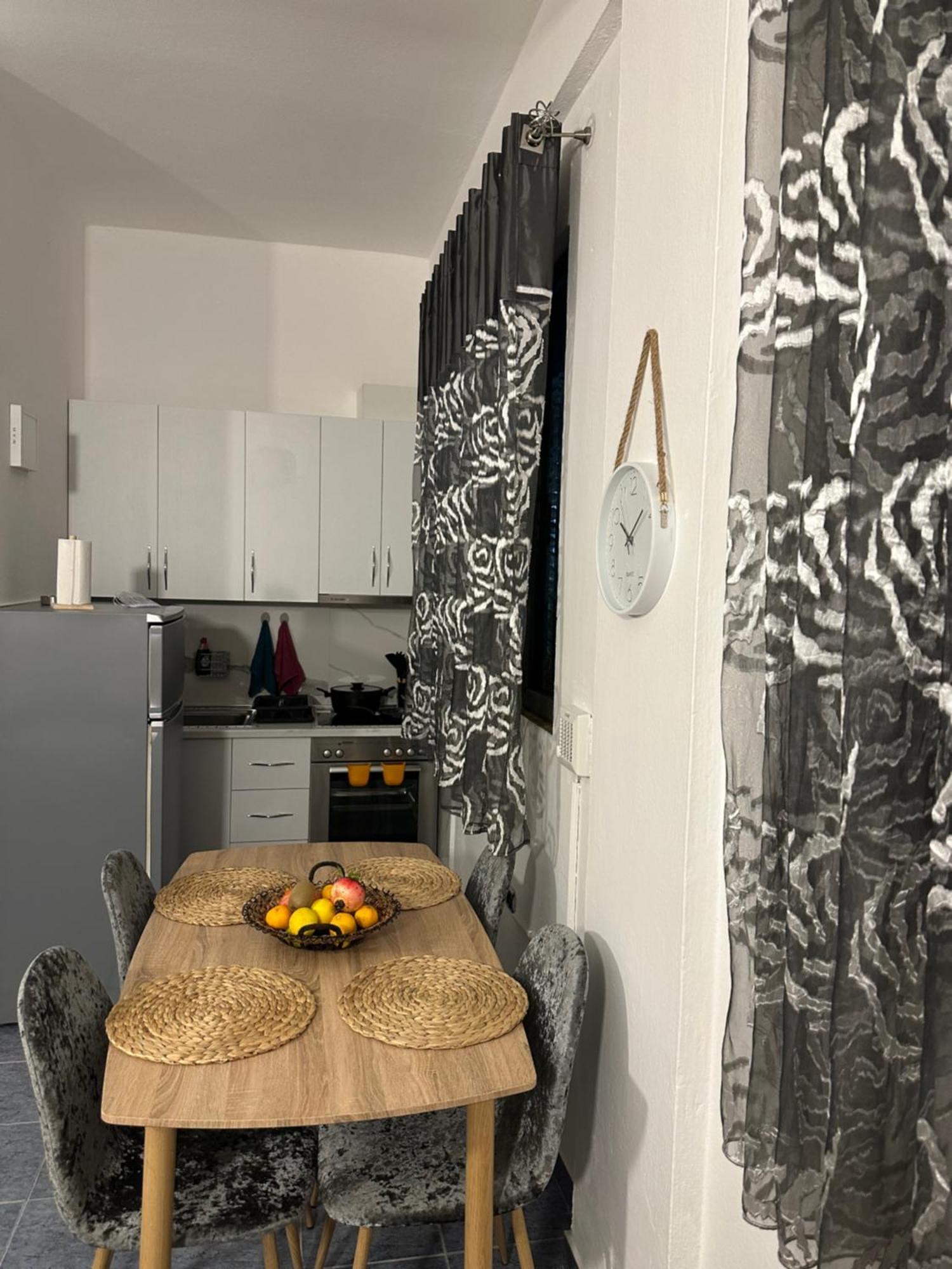 Apartment Near The Centre Of Tirana Bagian luar foto